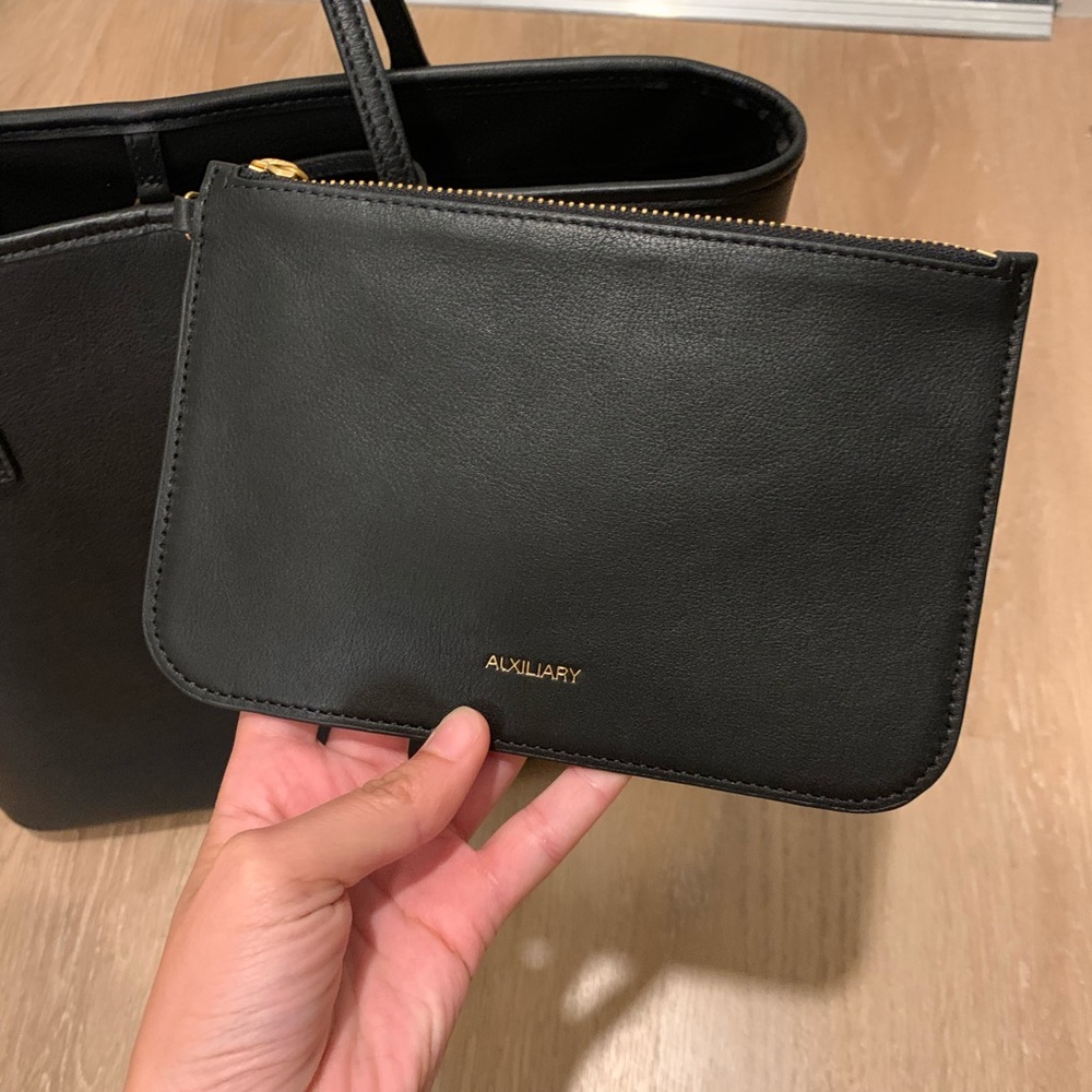NWT Aritzia Auxiliary Leather Tote Bag - Picture 7 of 8